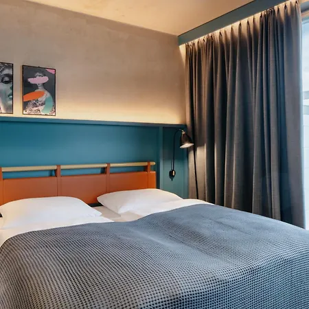 Downtown Mitte-wedding 4*