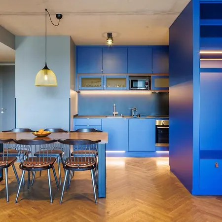 Downtown Mitte-wedding 4*